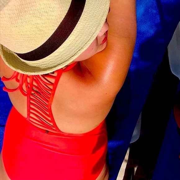 Meet your Posher, Nichole - Picture 1 of 4